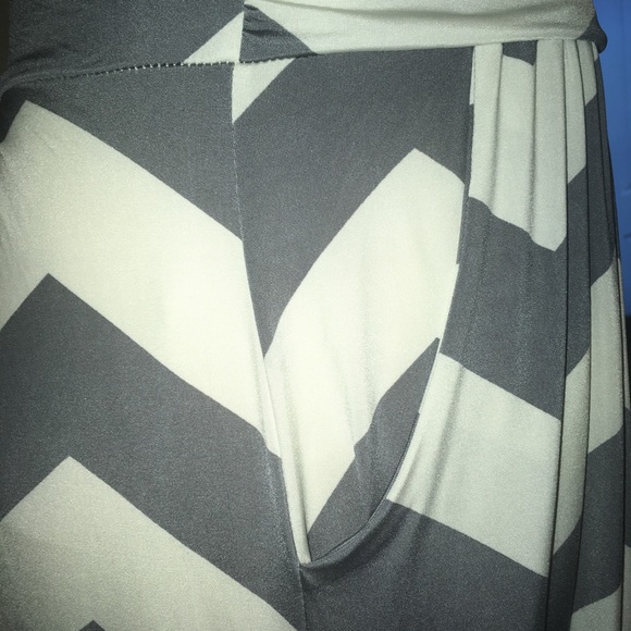 Fashionomics Gray and White Chevron Dress. - Picture 5 of 6